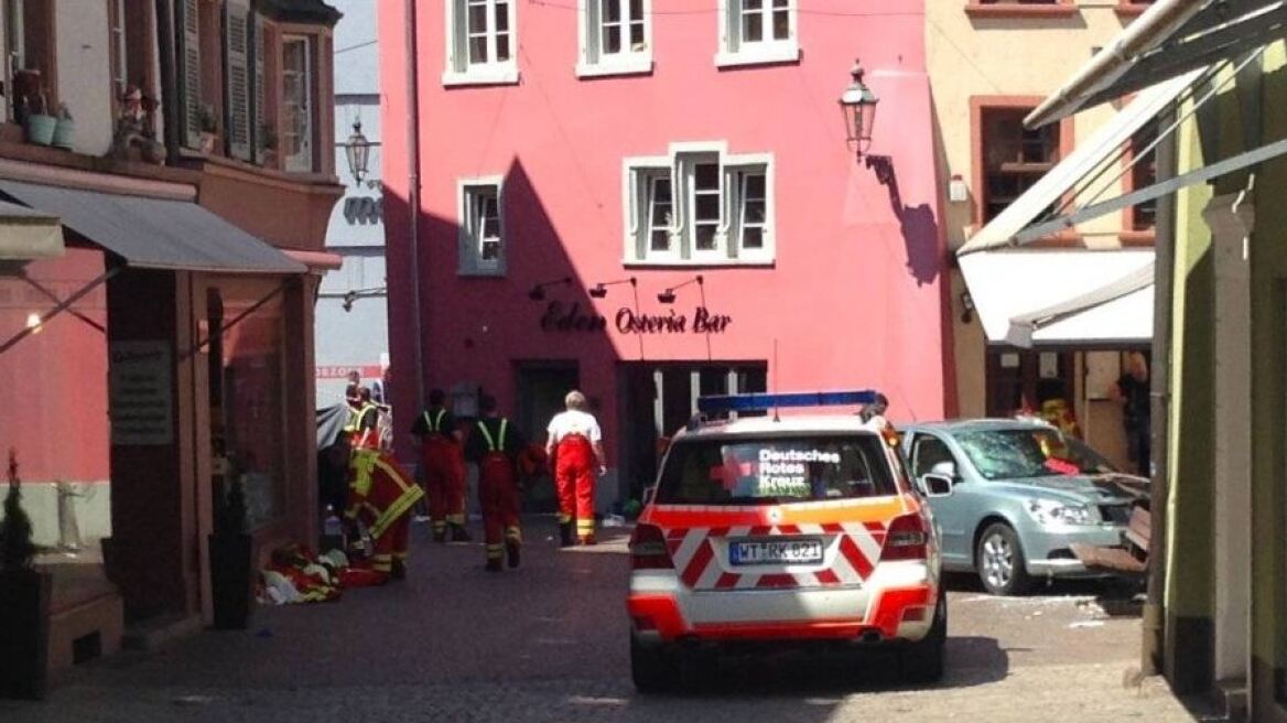 Γερμανία: Αυτοκίνητο εισέβαλε σε καφετέρια - Δύο νεκροί και εννέα τραυματίες